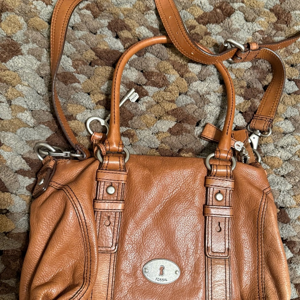 Vintage Fossil leather crossbody.